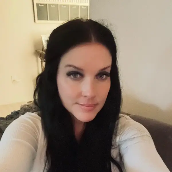 A selfie of BSW alumna Stefanie Hazard
