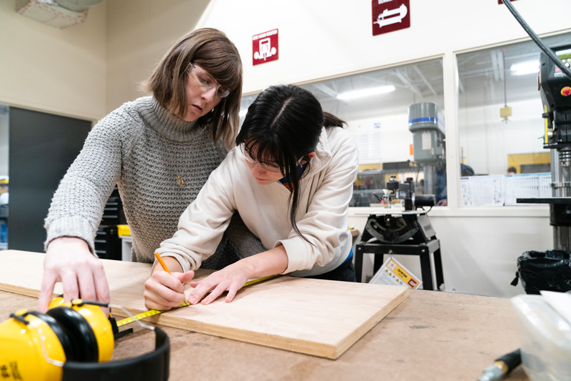 Students in the Maker Hub