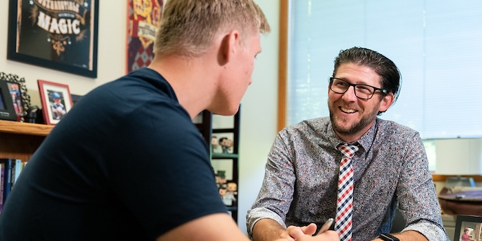 student meeting with an advisor