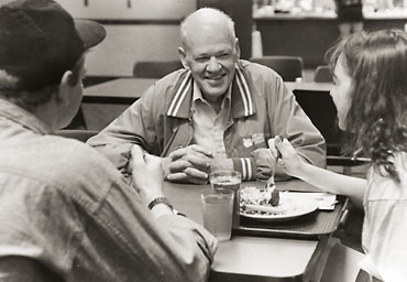 Hiebert shares a meal and conversation with George Fox students in 1993